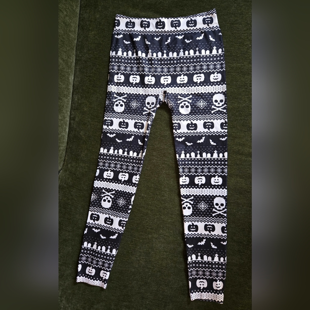 M No Boundaries Black and White Halloween Leggings
